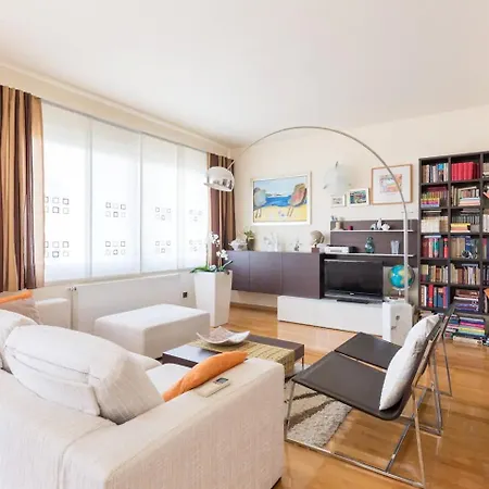 Flores With Private Pool Apartment Makarska